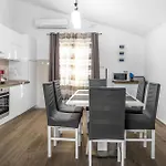 4 Bedroom Beautiful In *
