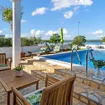 4 Bedroom Beautiful In * Raslina