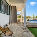 4 Bedroom Beautiful In