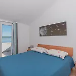 4 Bedroom Beautiful In Holiday home *