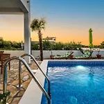 4 Bedroom Beautiful In Σπίτι διακοπών