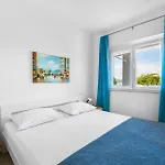 Holiday home 4 Bedroom Beautiful In Raslina