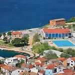Holiday home 4 Bedroom Beautiful In