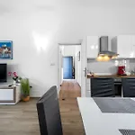 4 Bedroom Beautiful In Holiday home *
