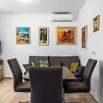 Holiday home 4 Bedroom Beautiful In Raslina
