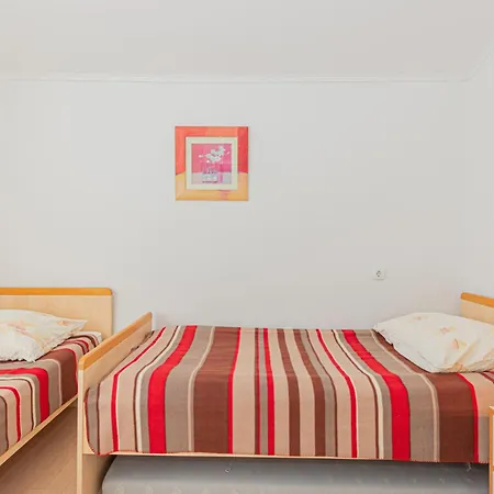 Holiday home 4 Bedroom Beautiful In Raslina