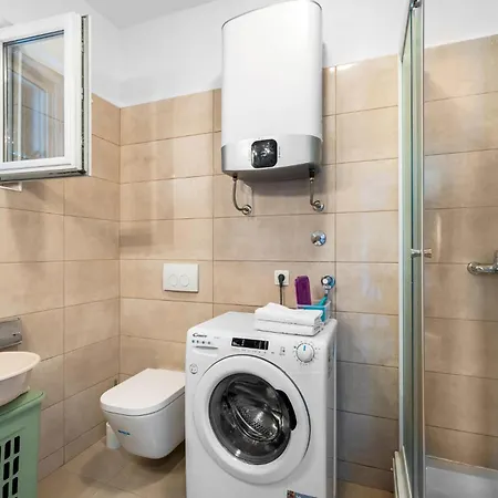 בית נופש 4 Bedroom Beautiful In