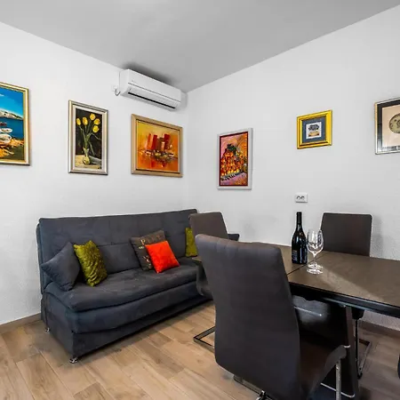 Semesterbostad 4 Bedroom Beautiful In Raslina