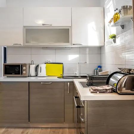 4 Bedroom Beautiful In * Raslina