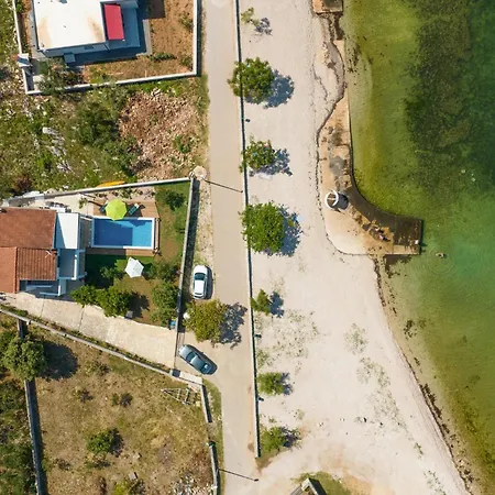 4 Bedroom Beautiful In Holiday home Raslina