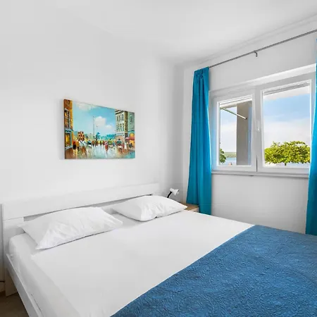 別荘 4 Bedroom Beautiful In Raslina