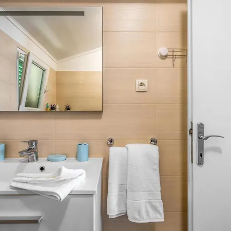 4 Bedroom Beautiful In *