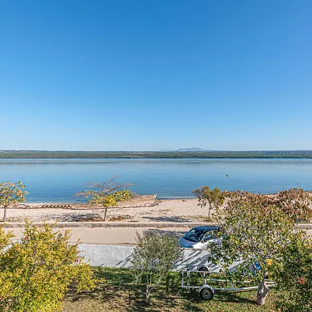 4 Bedroom Beautiful In Raslina