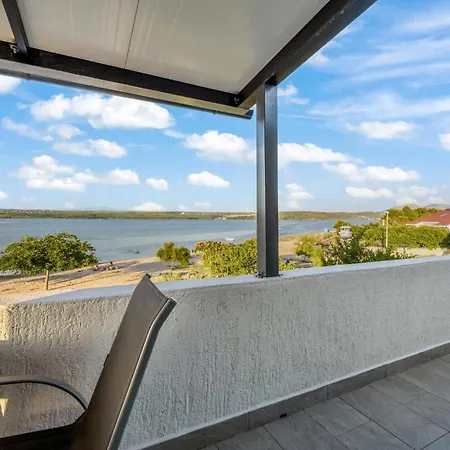4 Bedroom Beautiful In Holiday home