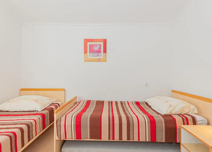 Holiday home 4 Bedroom Beautiful In Raslina