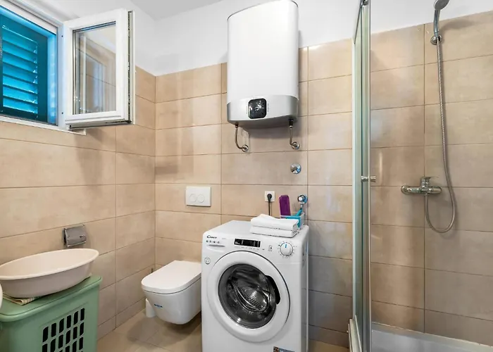 Vikendica 4 Bedroom Beautiful In