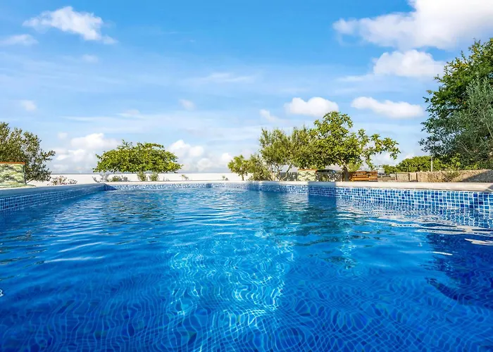 4 Bedroom Beautiful In Vikendica Raslina