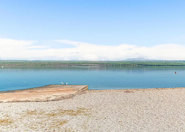 4 Bedroom Beautiful In * Raslina