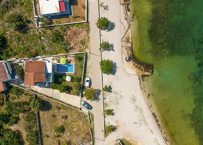 4 Bedroom Beautiful In Holiday home Raslina