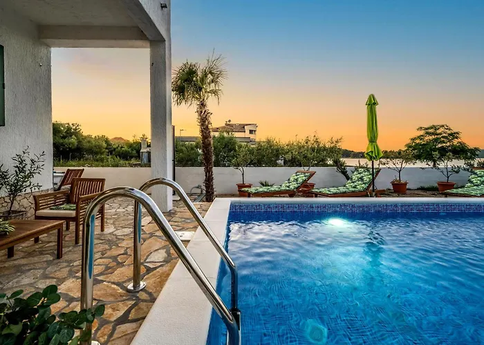 4 Bedroom Beautiful In Vikendica