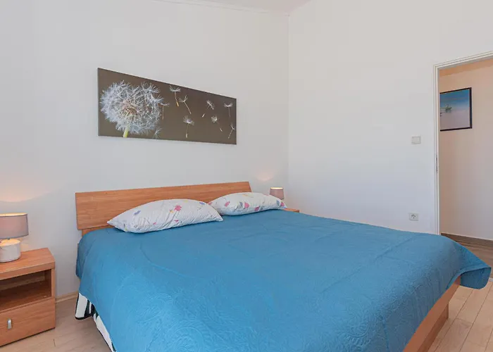 4 Bedroom Beautiful In Raslina