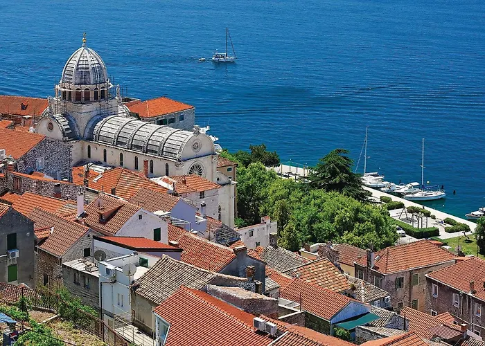 4 Bedroom Beautiful In Raslina