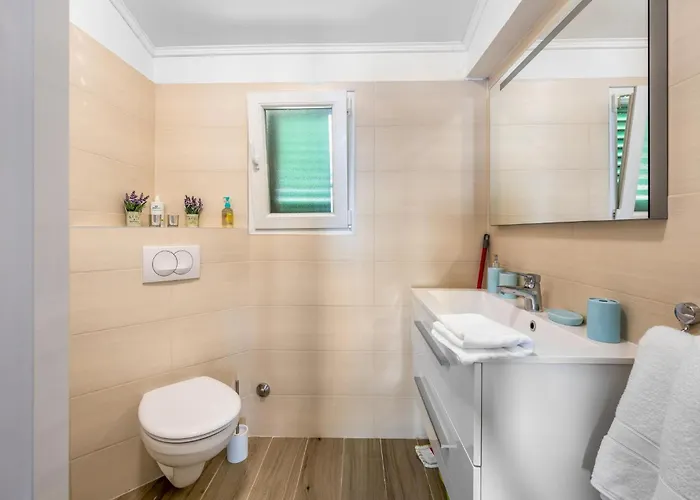 4 Bedroom Beautiful In * Raslina