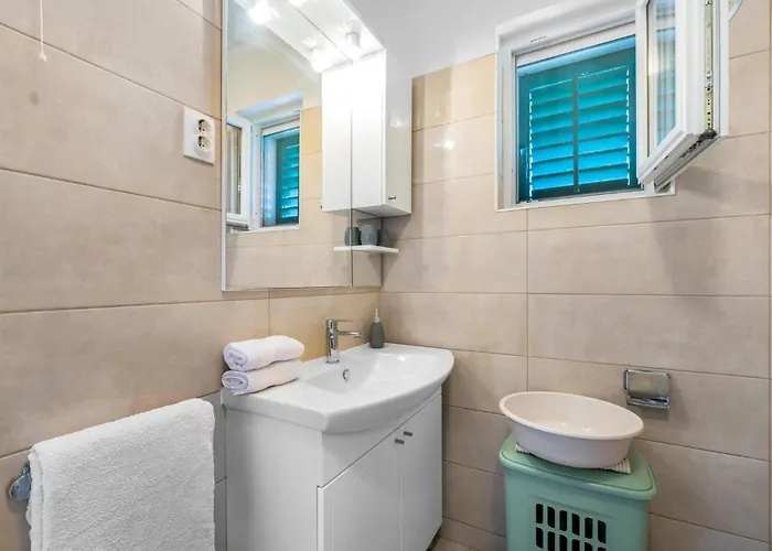 4 Bedroom Beautiful In