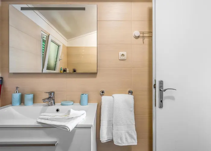 4 Bedroom Beautiful In *