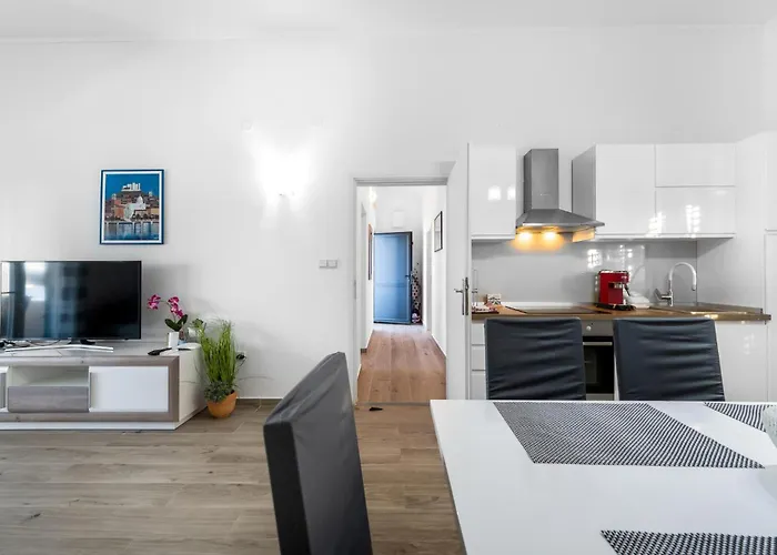 4 Bedroom Beautiful In Holiday home *