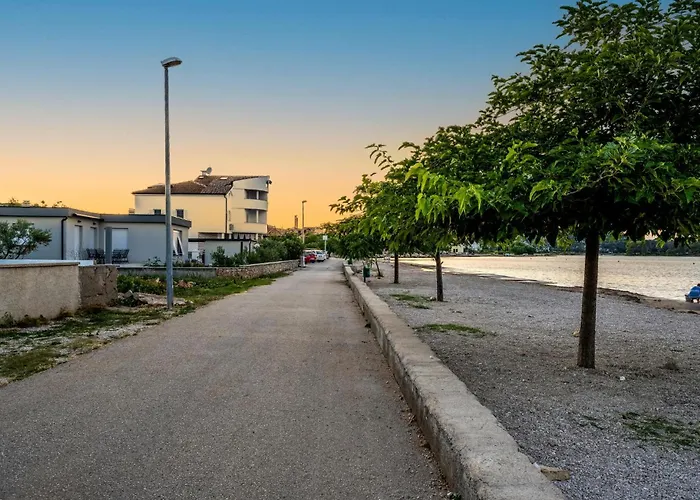 4 Bedroom Beautiful In Vikendica *