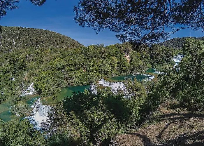 4 Bedroom Beautiful In Vikendica *