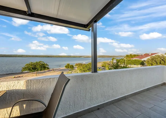 4 Bedroom Beautiful In Vikendica